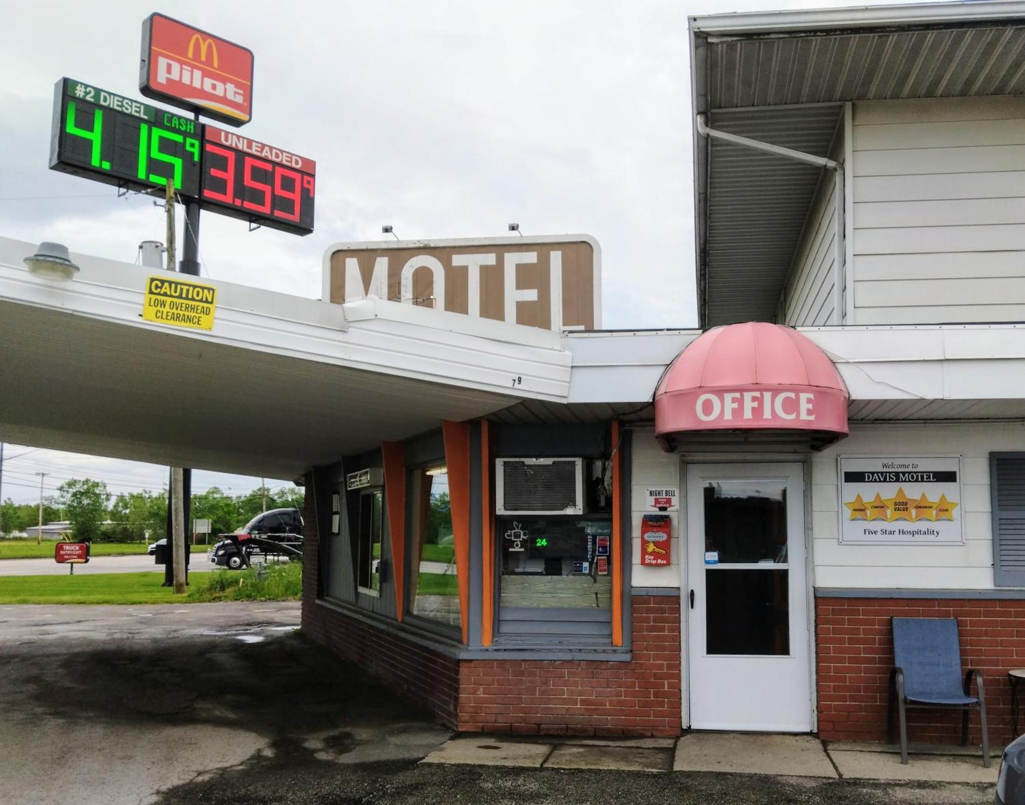 Davis Motel North Lima Экстерьер фото